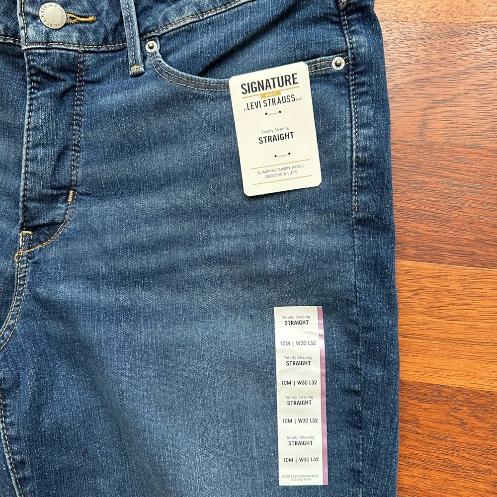 NWT - Levi Strauss Signature Totally Shaping Straight Leg Jeans - Picture 4 of 6